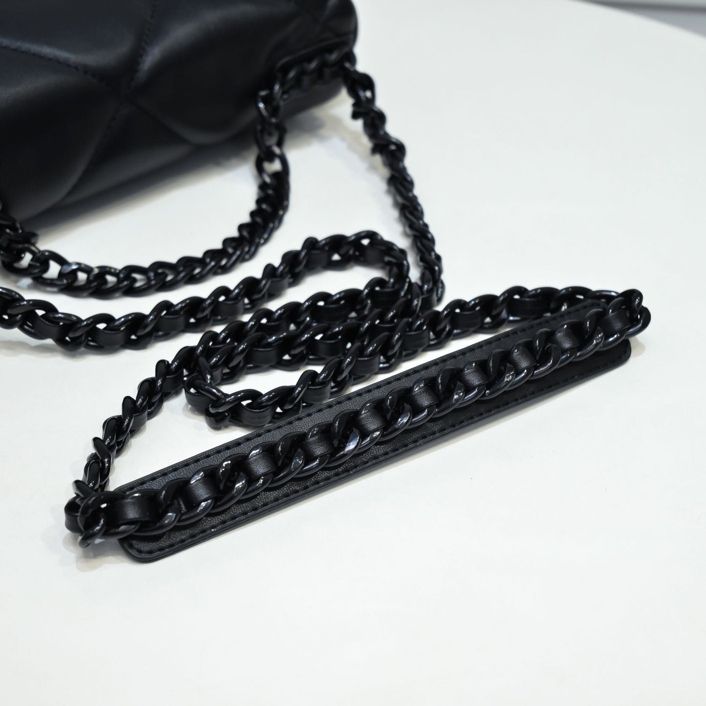 19 FLAP BAG 26CM ALL BLACK