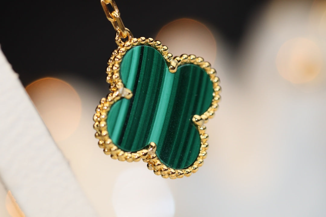 CLOVER EARRINGS GOLD MALACHITE DIAMOND 3 MOTIF