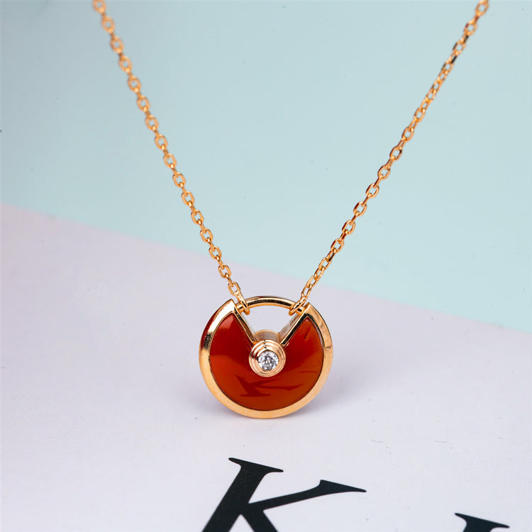 AMULETTE GOLD CARNELIAN ONYX NECKLACE