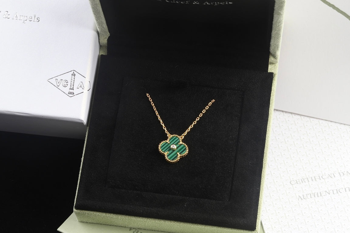 CLOVER CLOVER PEDANT MALACHITE GOLD NECKLACE