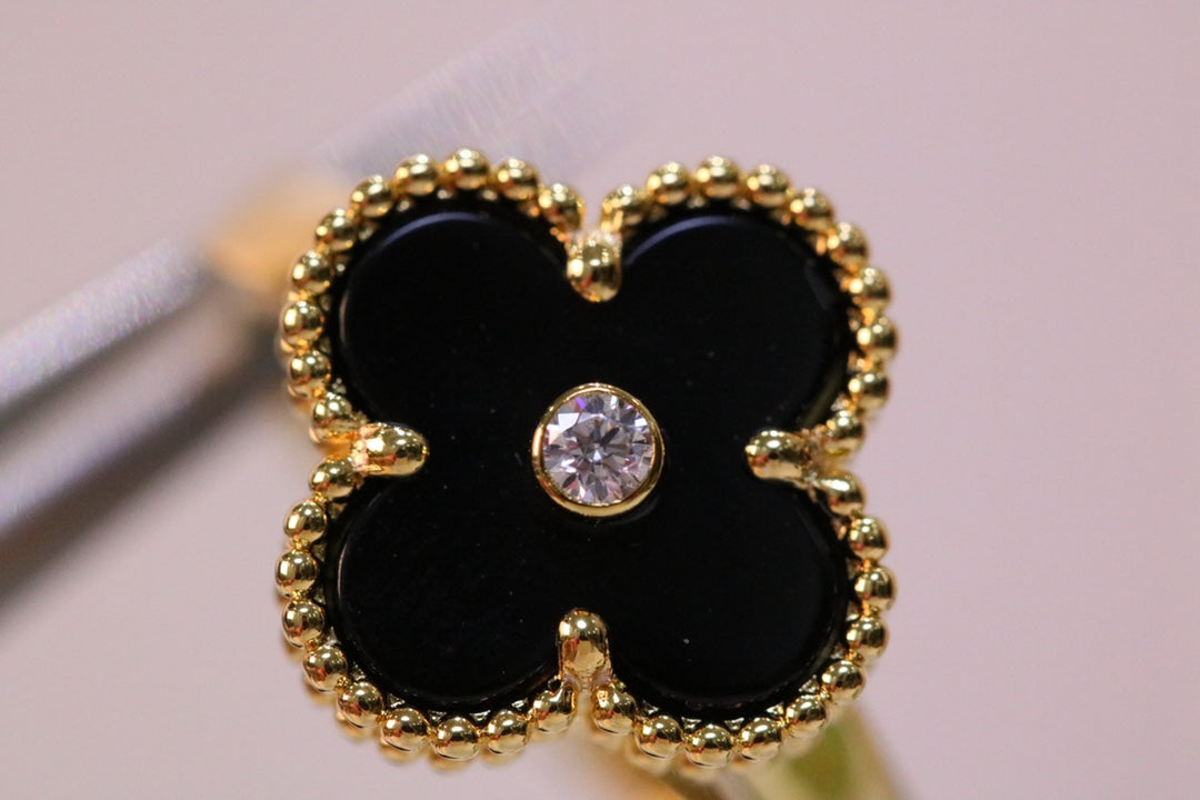 CLOVER ONYX RING GOLD DIAMOND