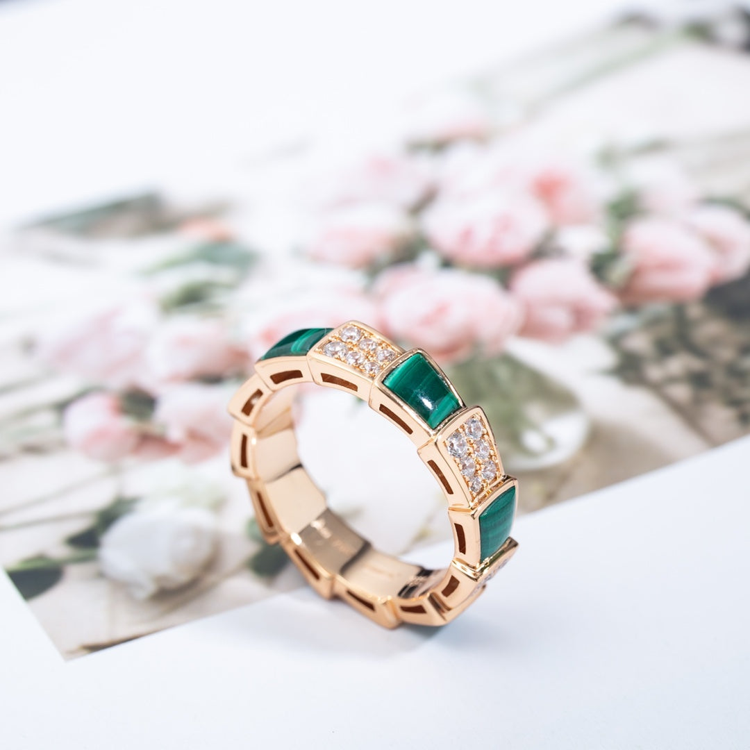 SERPENTI RING PINK GOLD MALACHITE DIAMOND PAVED 4MM