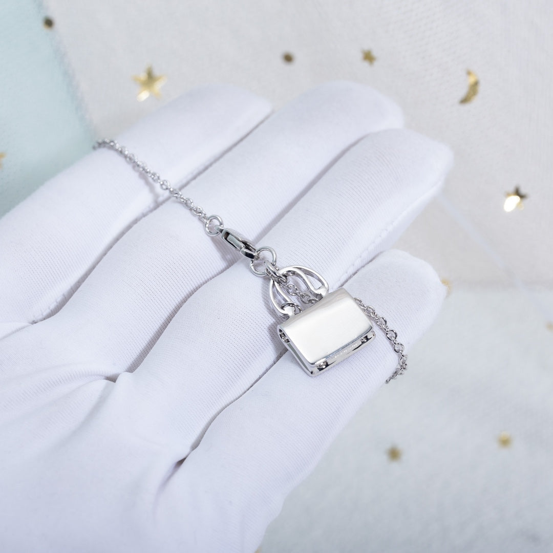 AMULETTE CONSTANCE PEDANT SILVER NECKLACE