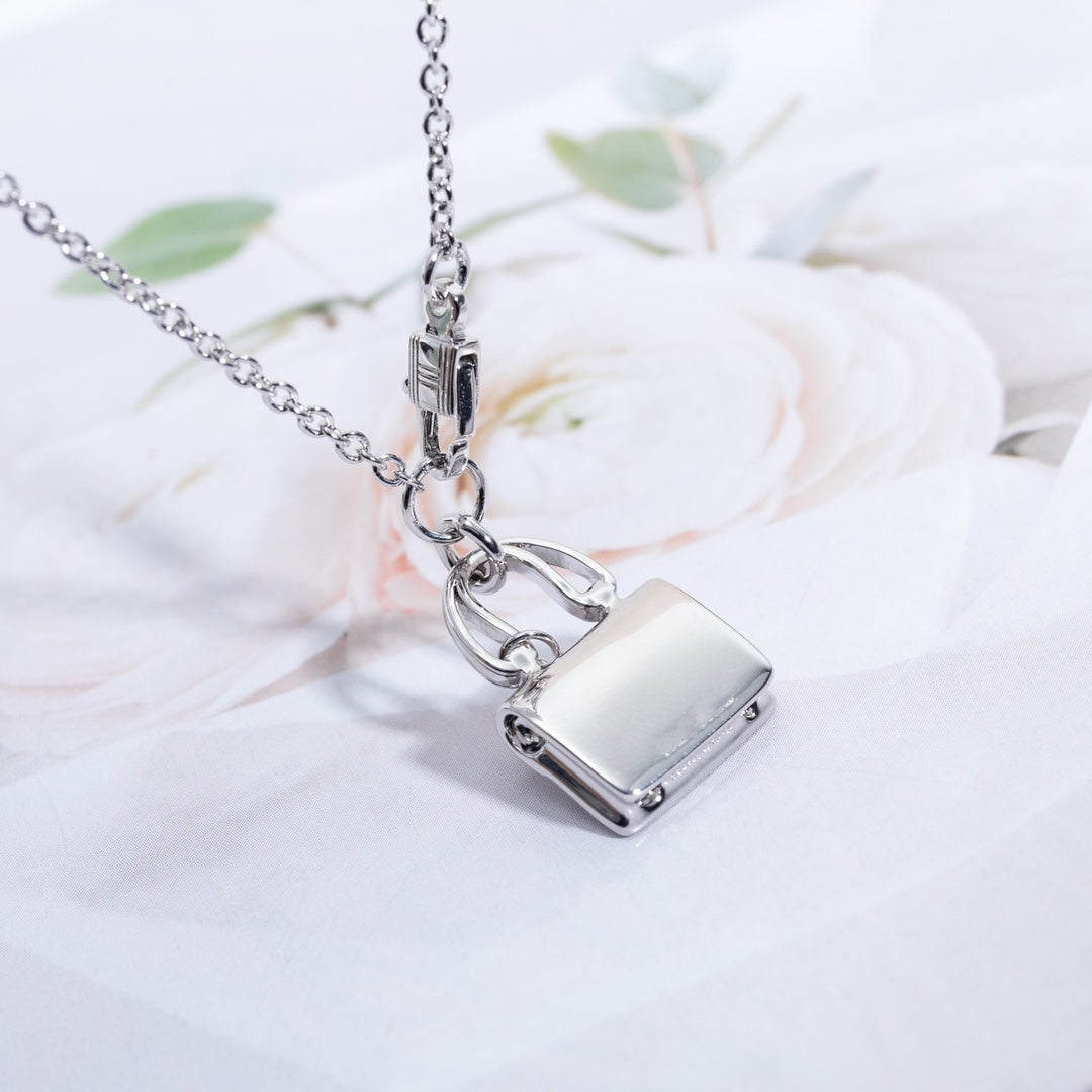 AMULETTE PEDANT SILVER NECKLACE