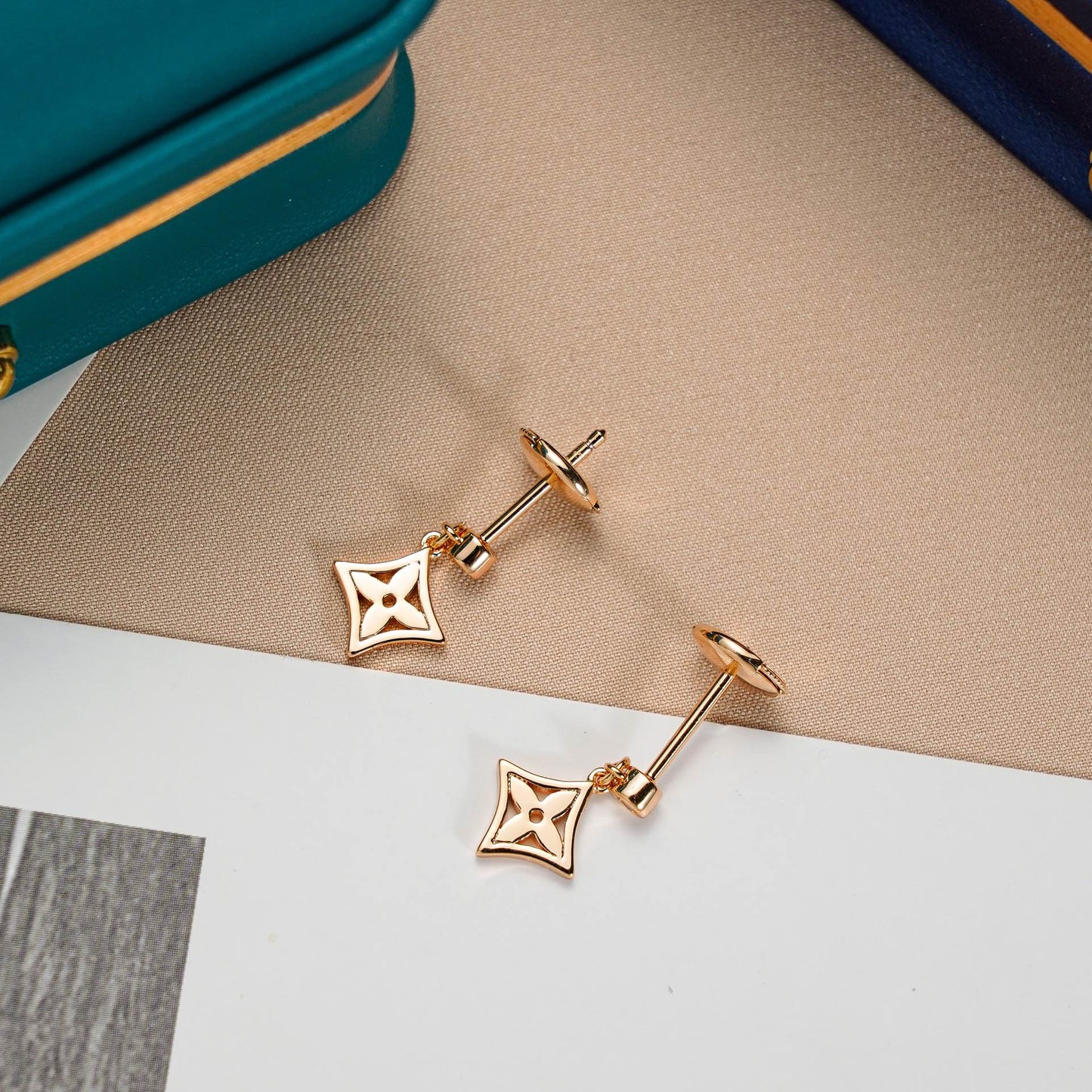 STAR EARRINGS GOLD