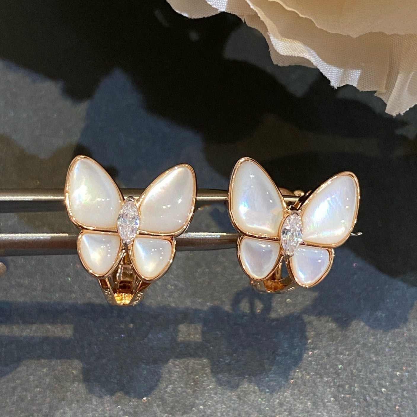 BUTTERFLY MOP EARRINGS PINK GOLD