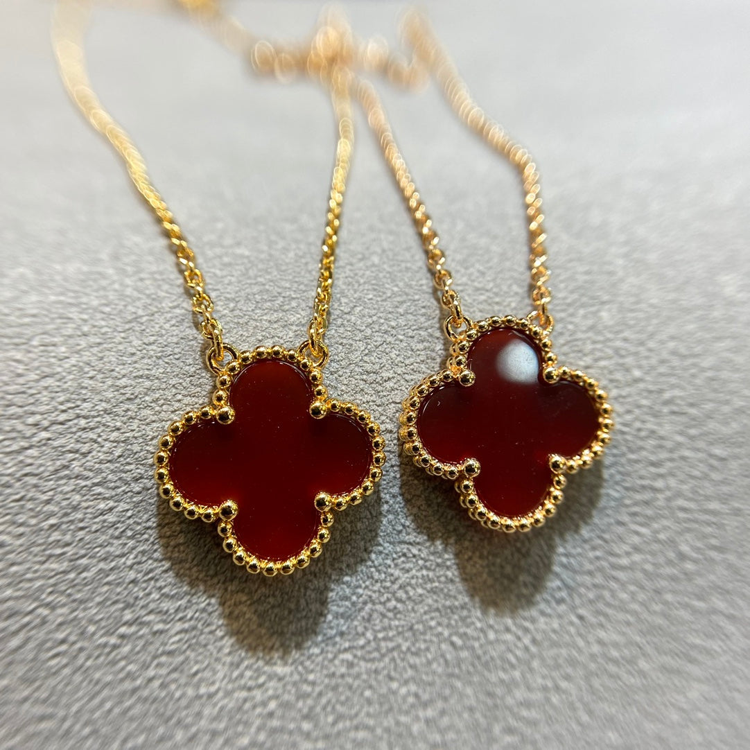 CLOVER PEDANT CARNELIAN NECKLACE