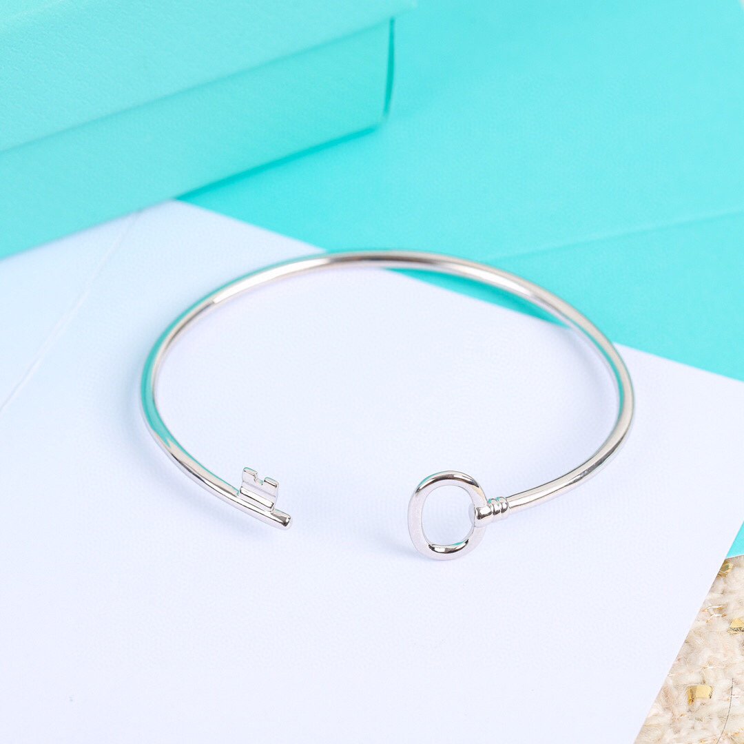 KEY WIRE OVAL BRACELET