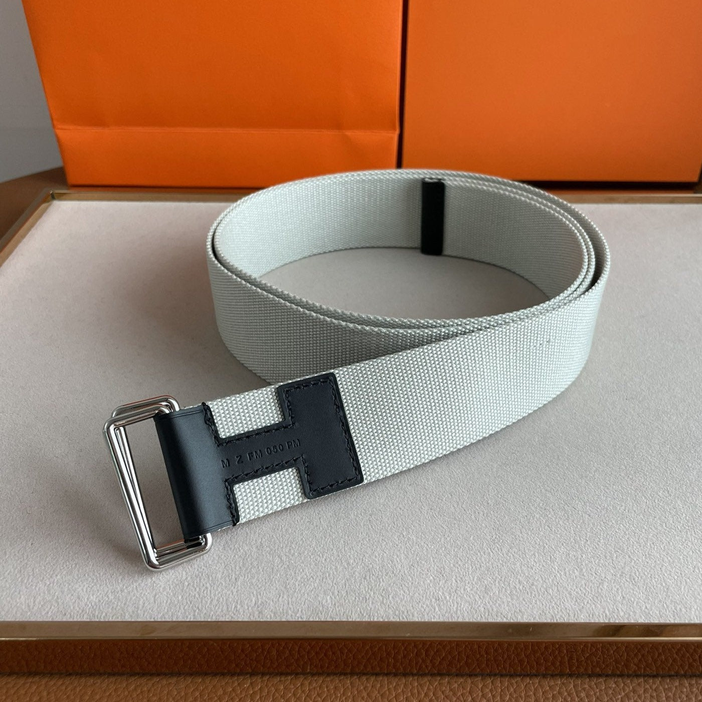 4.0CM GREY TEXTILE BLACK LEATHER H BELT