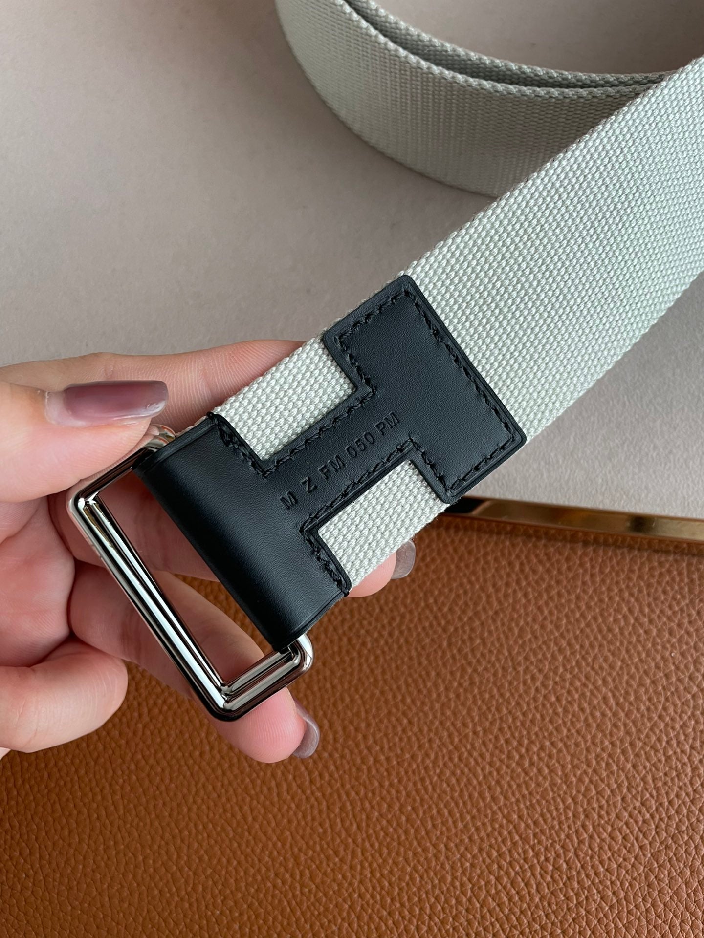 4.0CM GREY TEXTILE BLACK LEATHER H BELT