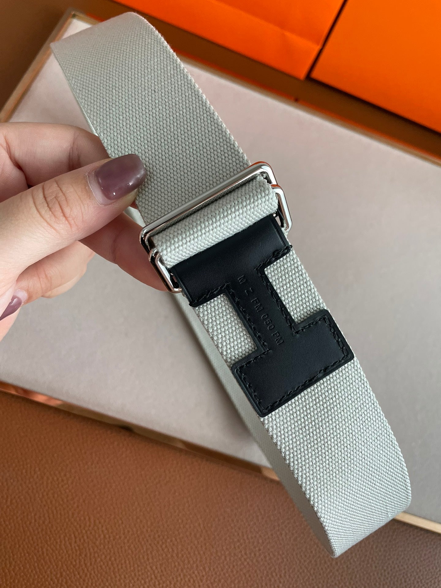 4.0CM GREY TEXTILE BLACK LEATHER H BELT