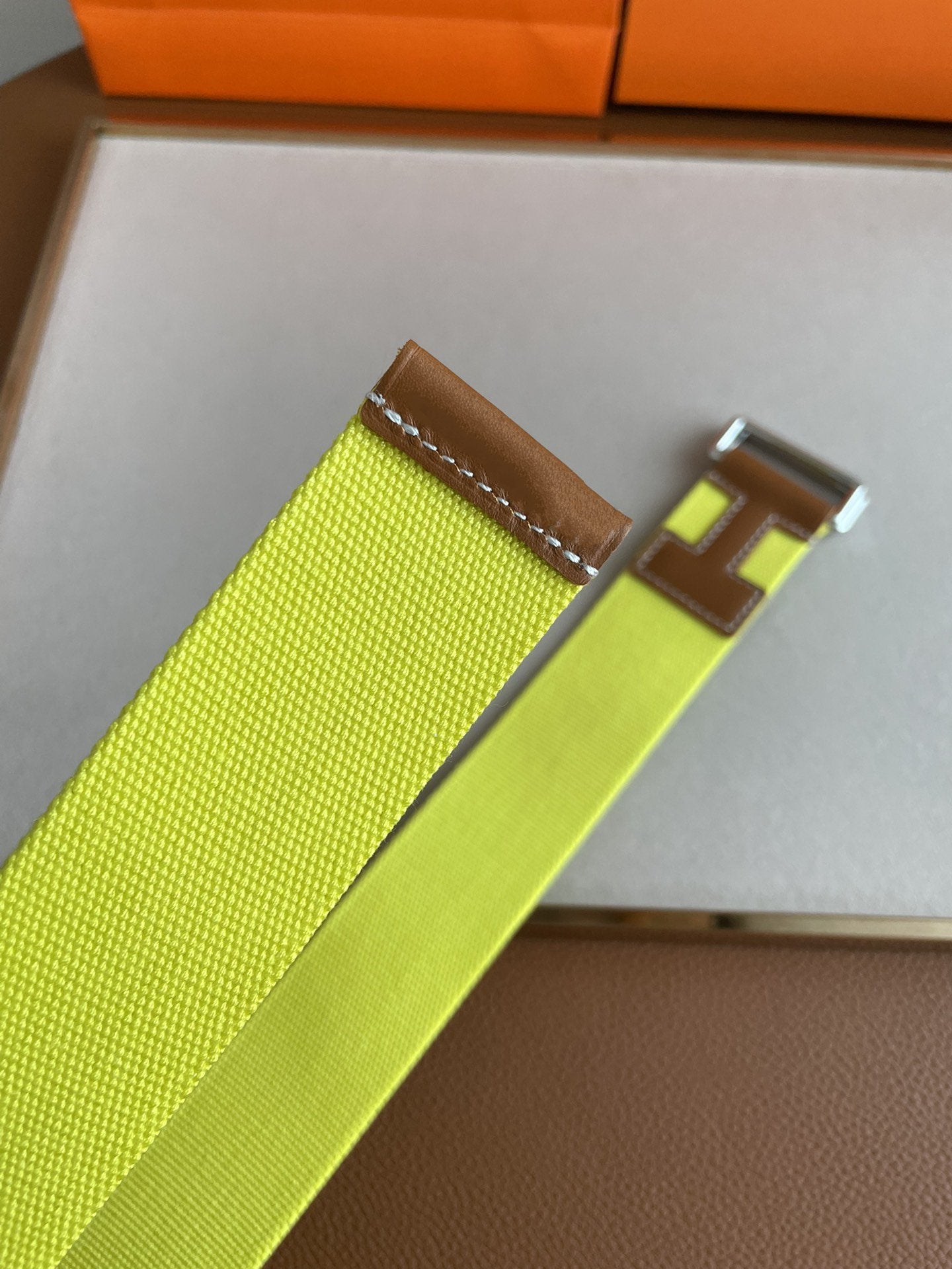 4.0CM YELLOW TEXTILE  BROWN LEATHER H BELT