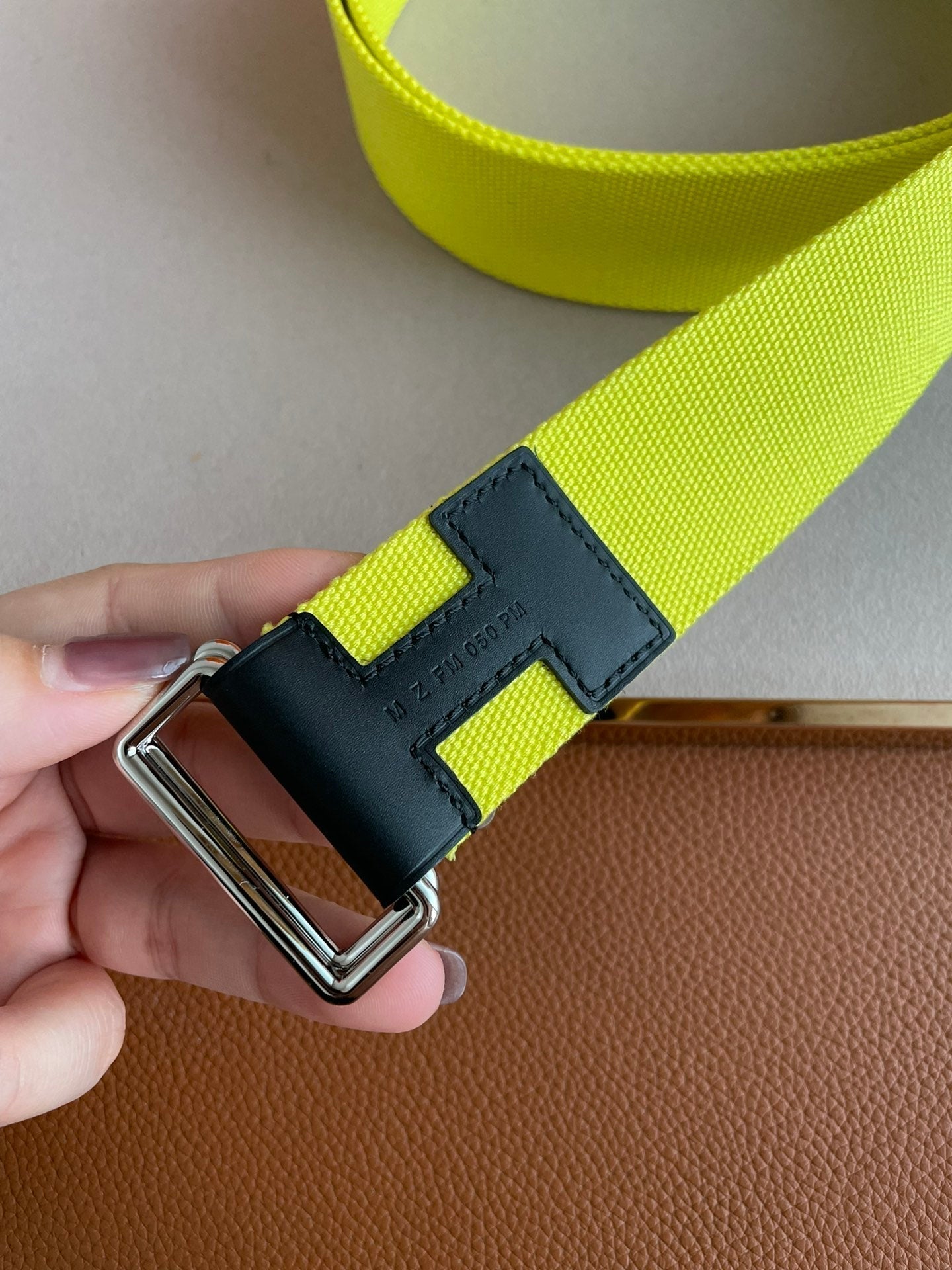 4.0CM YELLOW TEXTILE  BLACK LEATHER H BELT