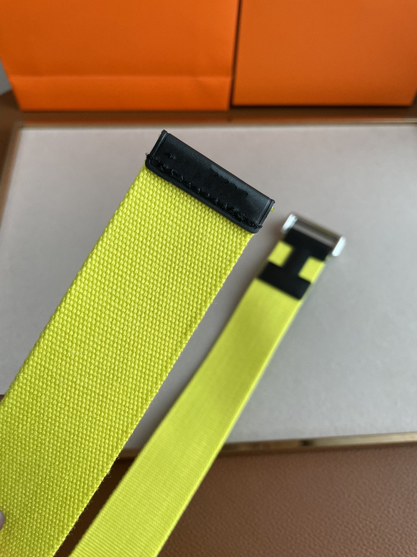 4.0CM YELLOW TEXTILE  BLACK LEATHER H BELT