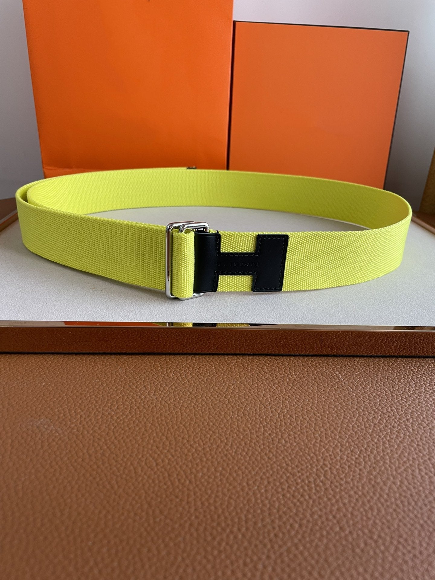 4.0CM YELLOW TEXTILE  BLACK LEATHER H BELT