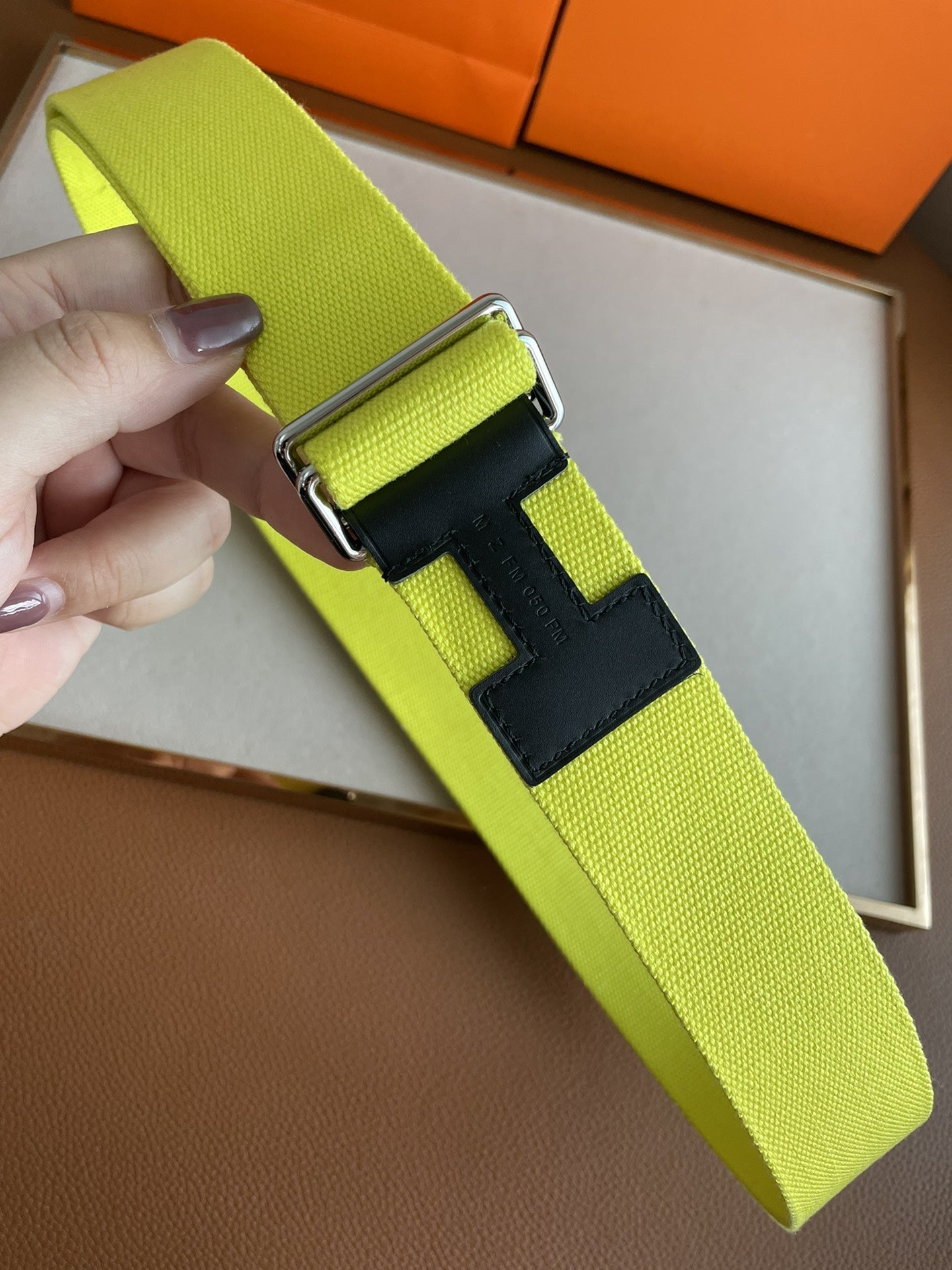 4.0CM YELLOW TEXTILE  BLACK LEATHER H BELT