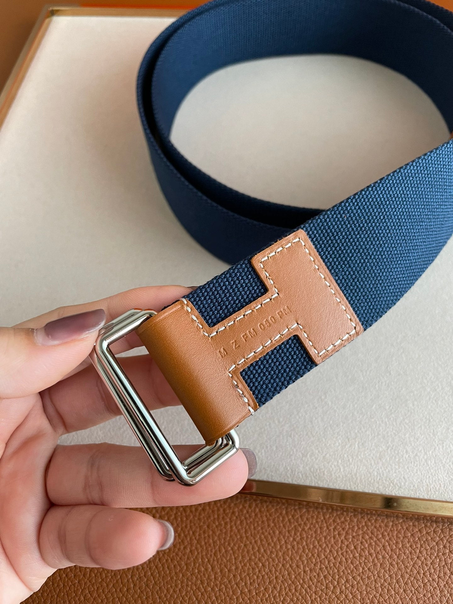 4.0CM BLUE TEXTILE  BROWN LEATHER H BELT