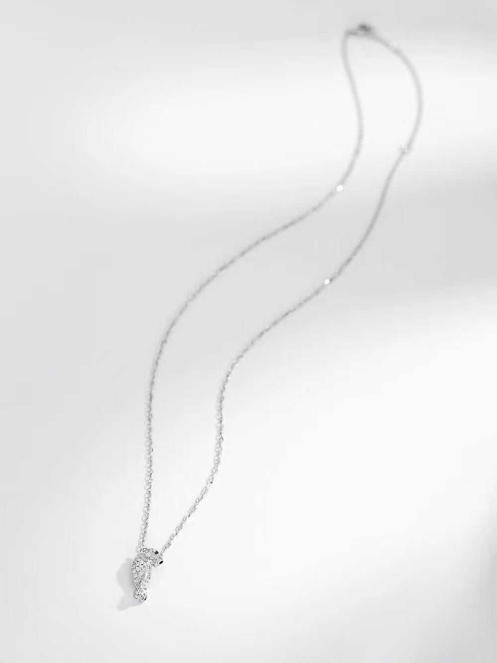 PANTHERE PEDANT SILVER DIAMOND NECKLACE