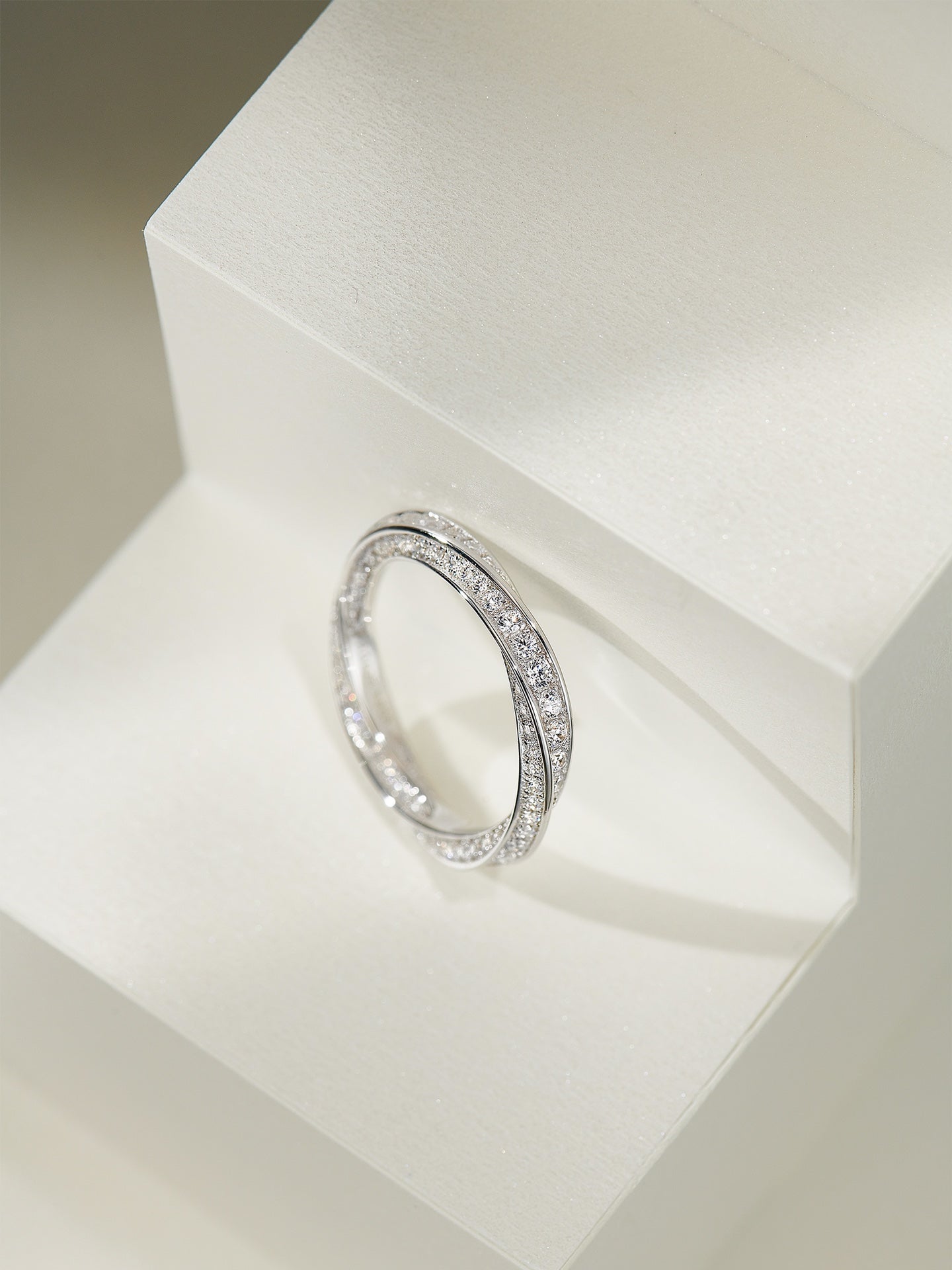 SPIRAL DIAMOND RING