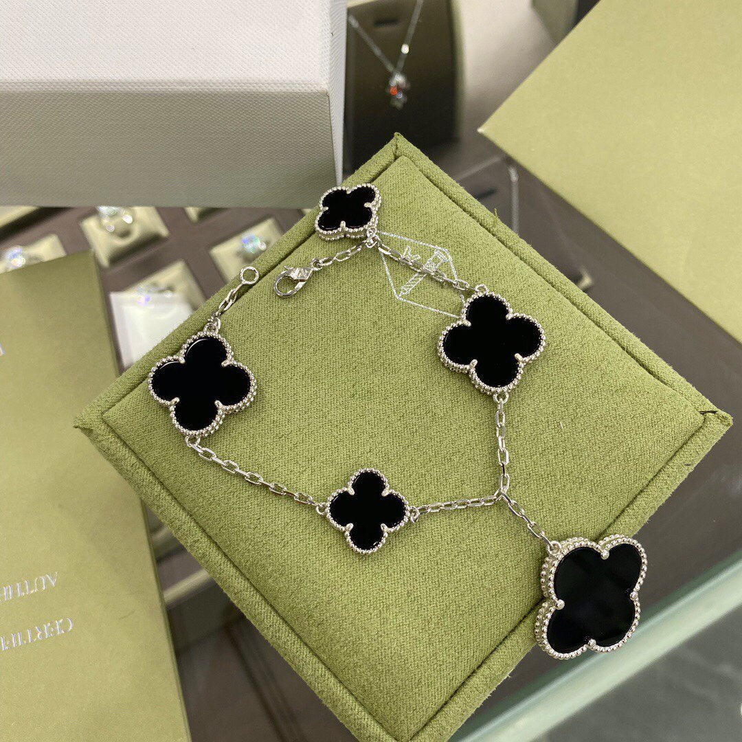 CLOVER 5 MOTIFS SIVLER ONYX BRACELET