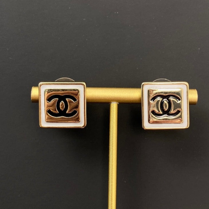 CC SQUARE GOLD BLACK STUD EARRINGS