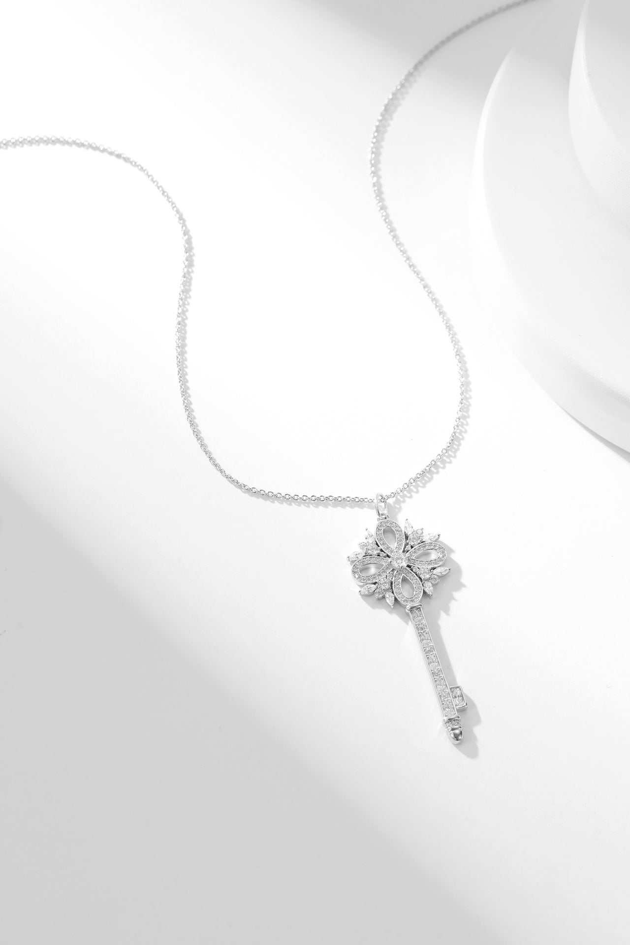 KEY VICTORY SILVER DIAMOND NECKLACE