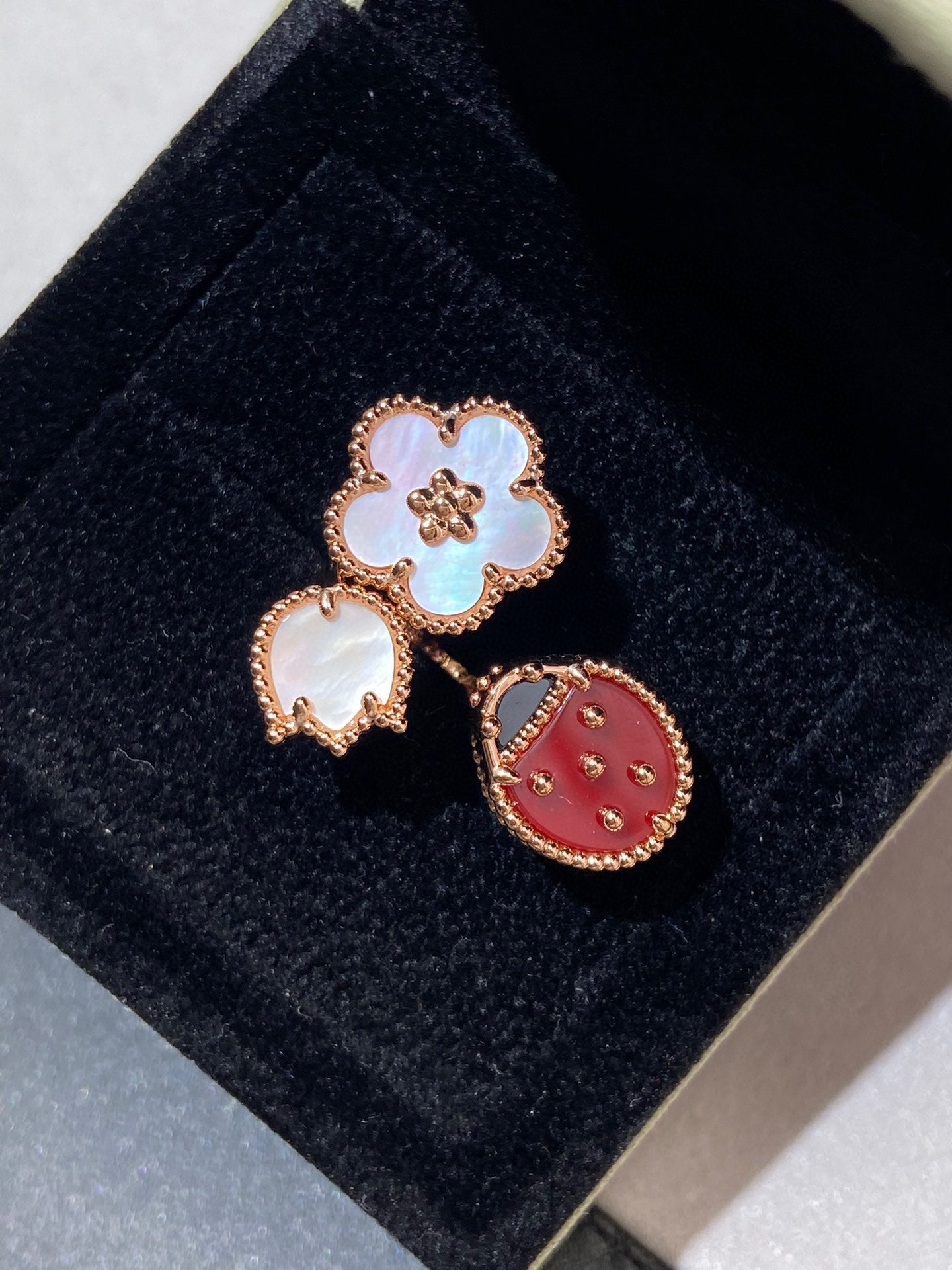 LUCKY SPRING 3 MOTIF PINK GOLD RING