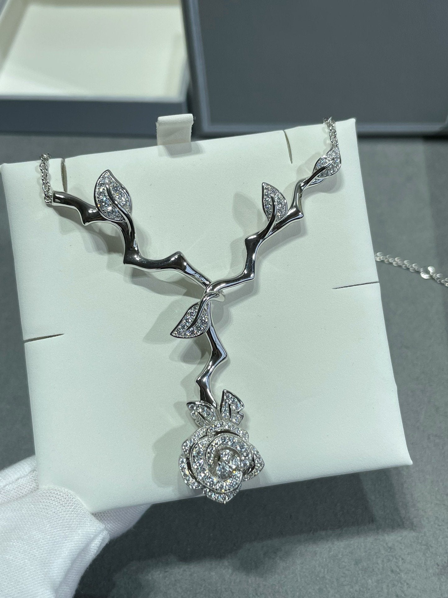 ROSE BAGATELLE DIAMOND NECKLACE