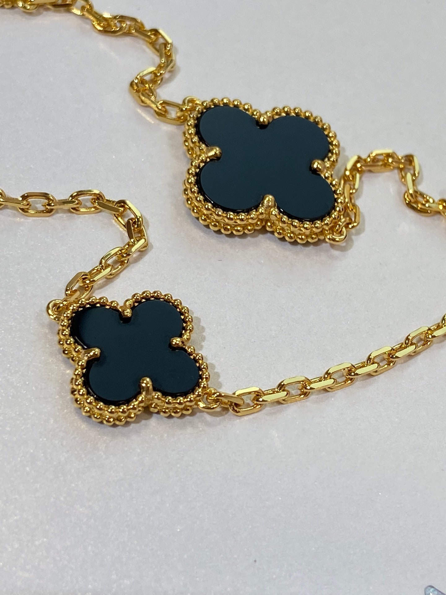 CLOVER ONYX MOP 16 MOTIF GOLD 130CM NECKLACE