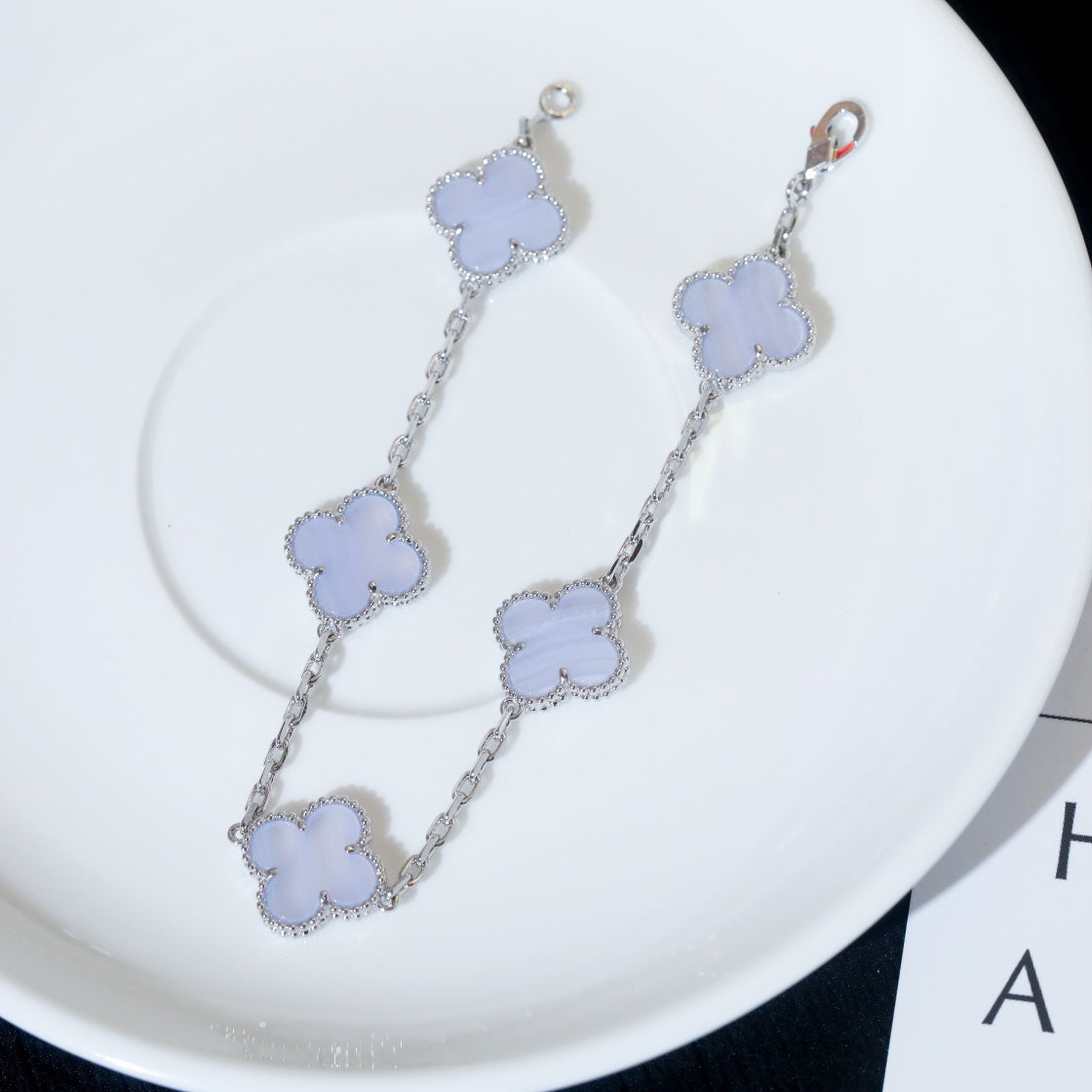 CLOVER 5 MOTIF SILVER CHALCEDONY BRACELET