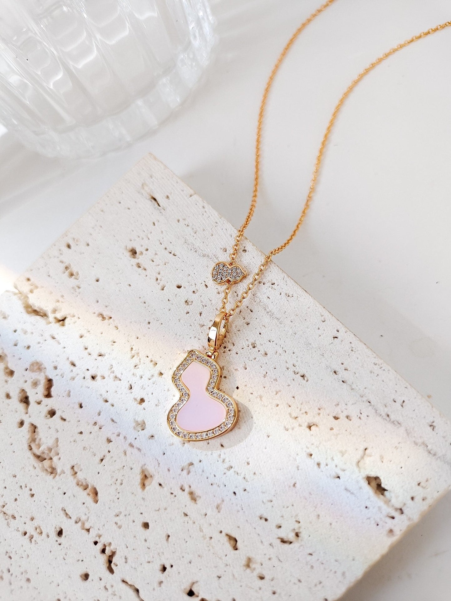 WULU 2 MOTIF PINK MOP PINK GOLD NECKLACE