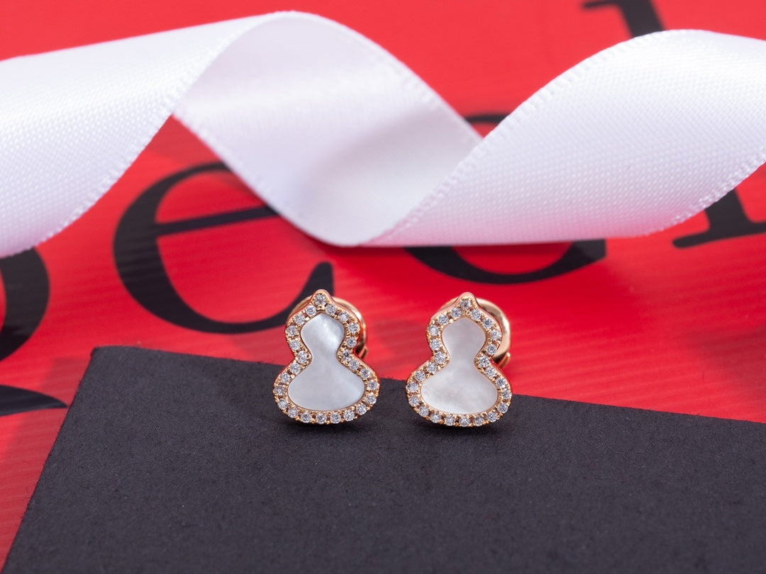 WULU MOP DIAMOND PINK GOLD STUD EARRINGS