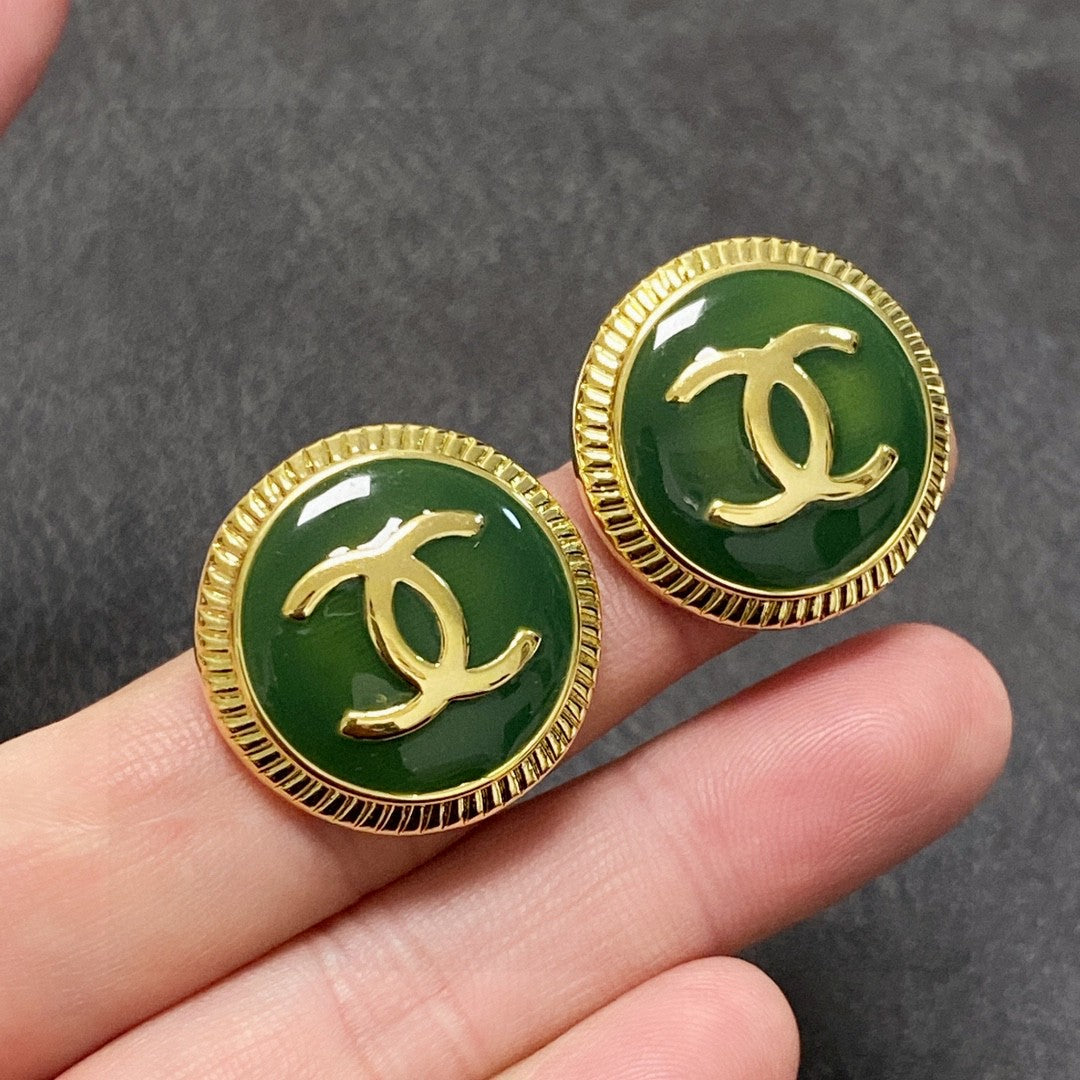 CC LIGHT GOLD GREEN ENAMEL CIRCLE STUD EARRINGS