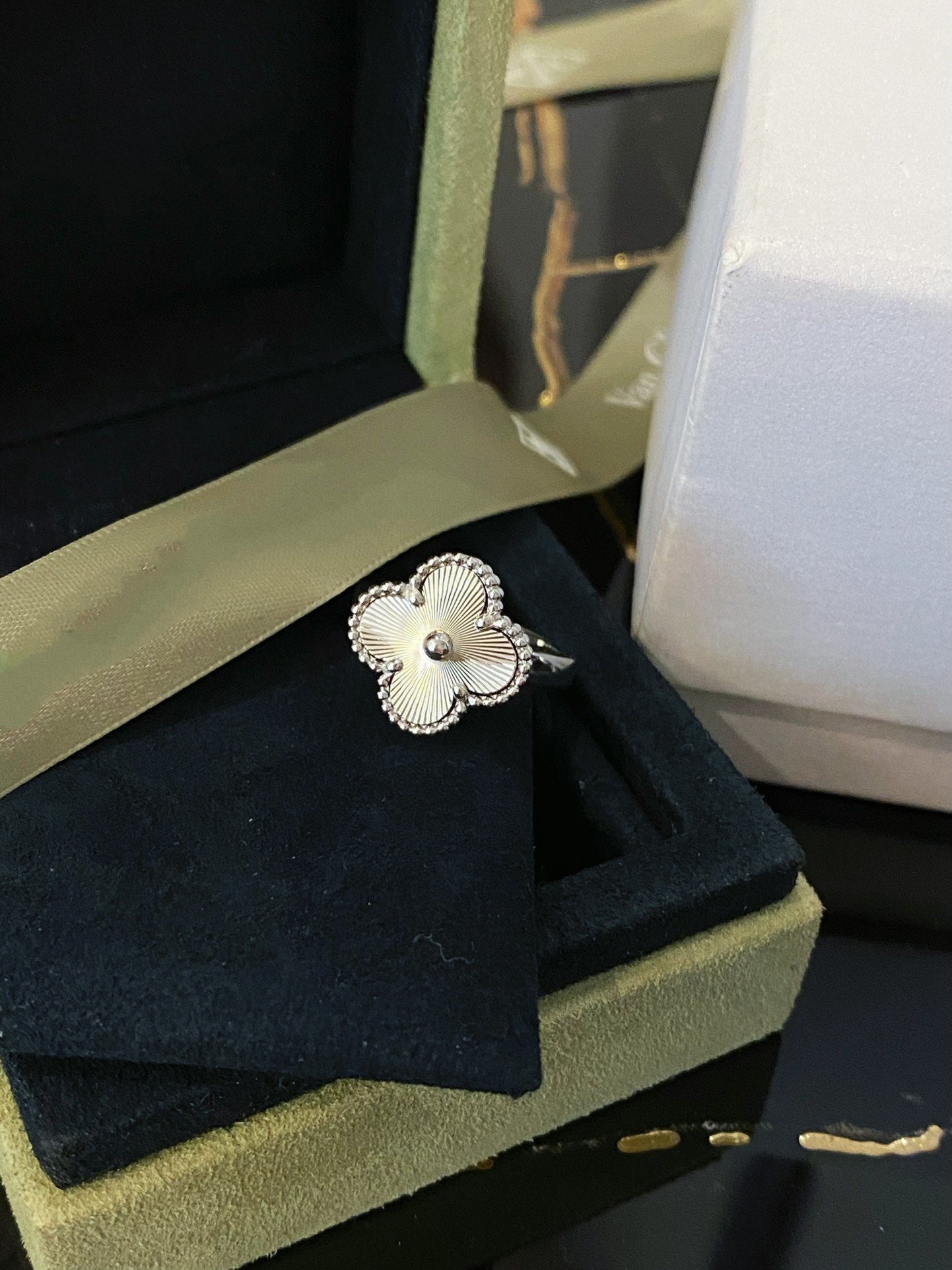 CLOVER SILVER RING