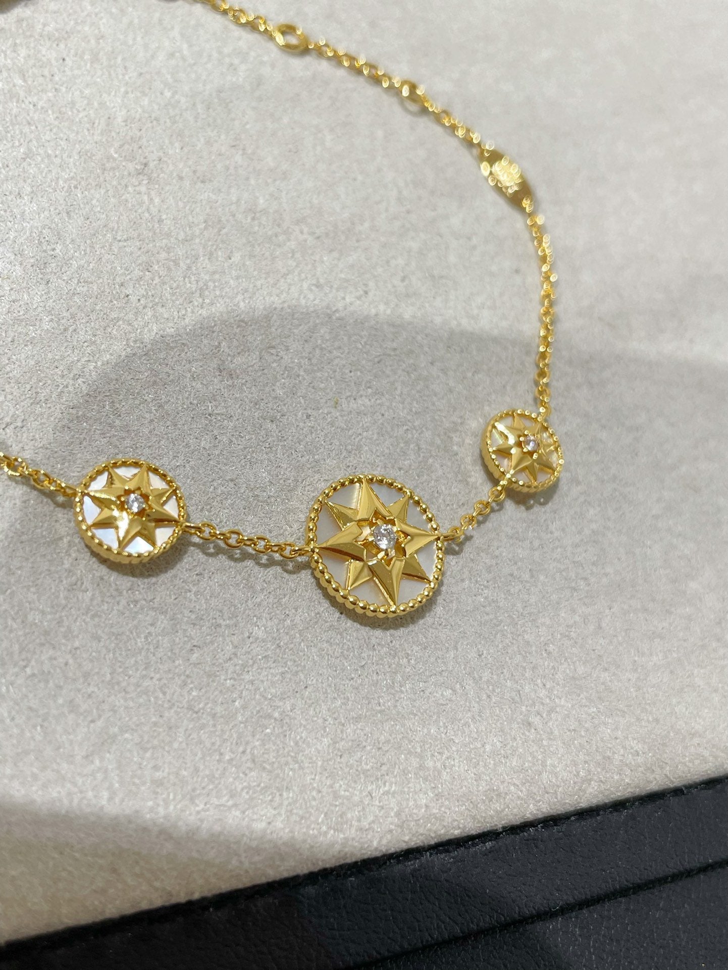 LUCKY STAR GOLD DIAMOND 3 MOTIF BRACELET