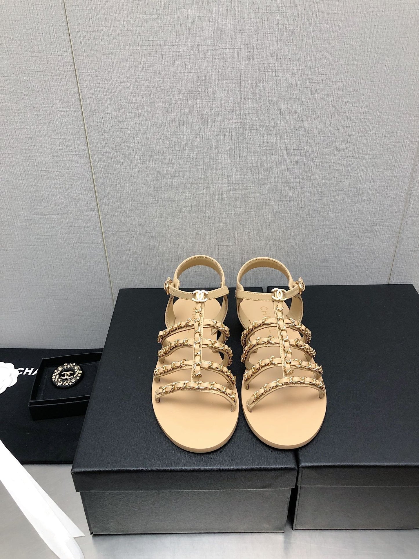 sandals beige lambskin