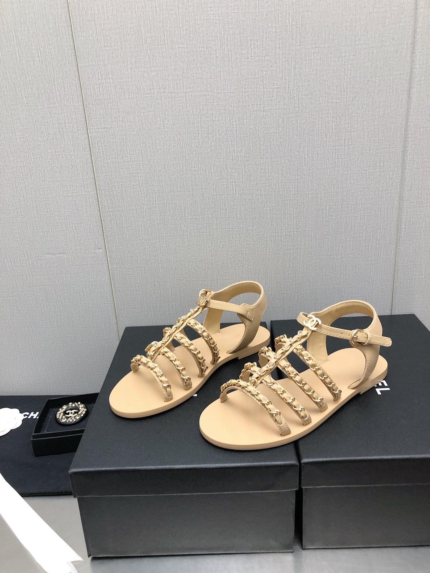 sandals beige lambskin