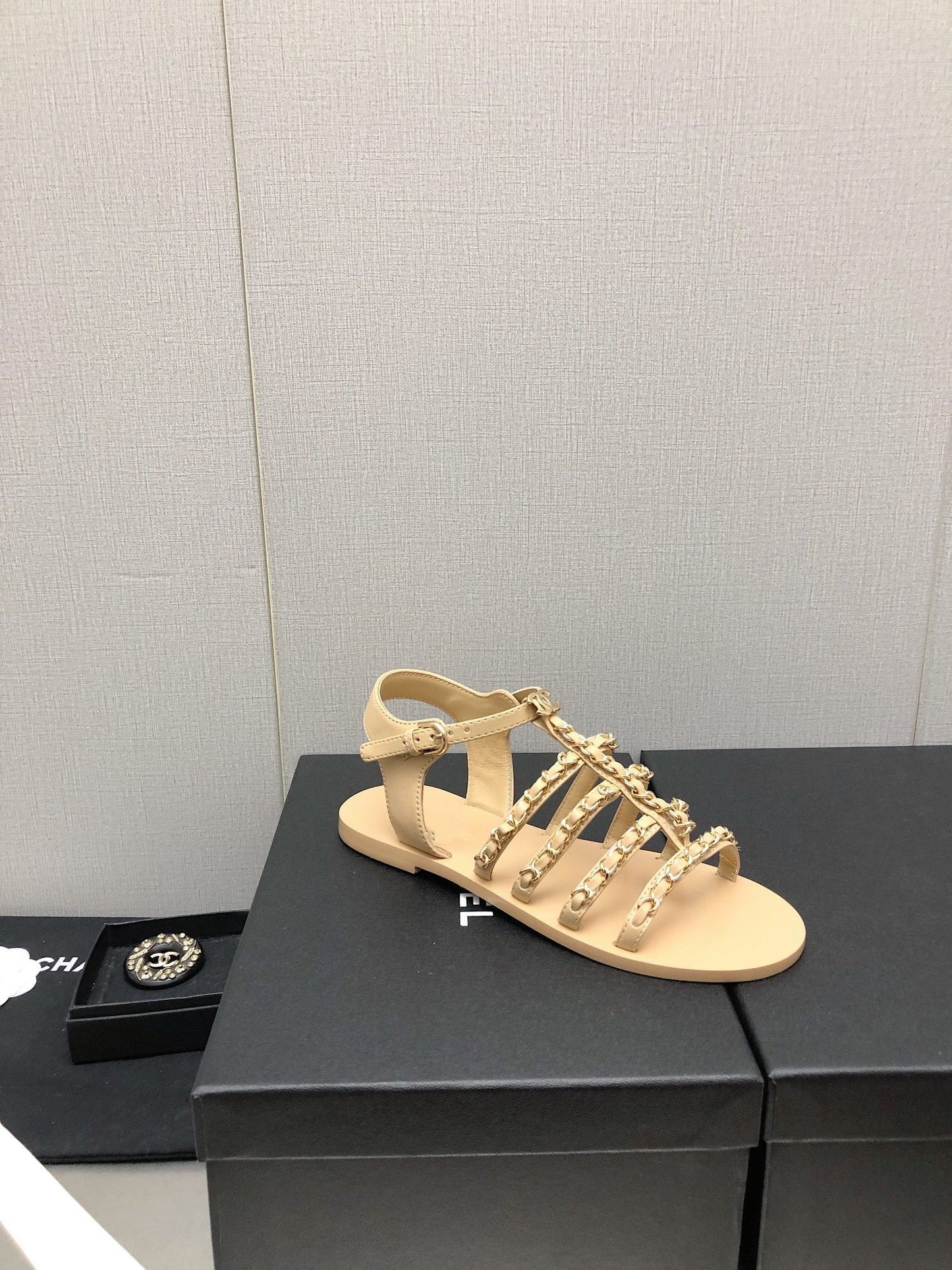 sandals beige lambskin