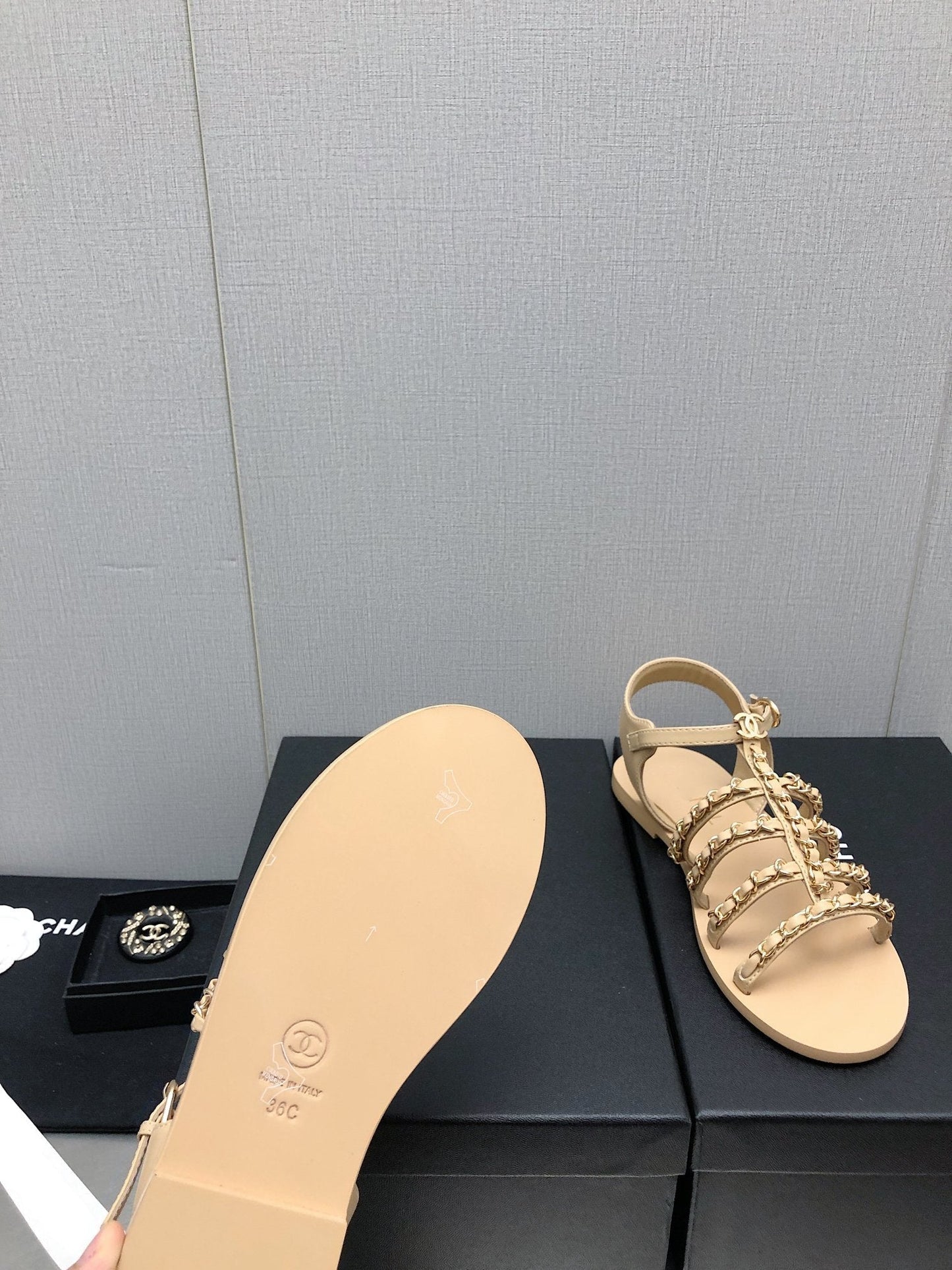 sandals beige lambskin