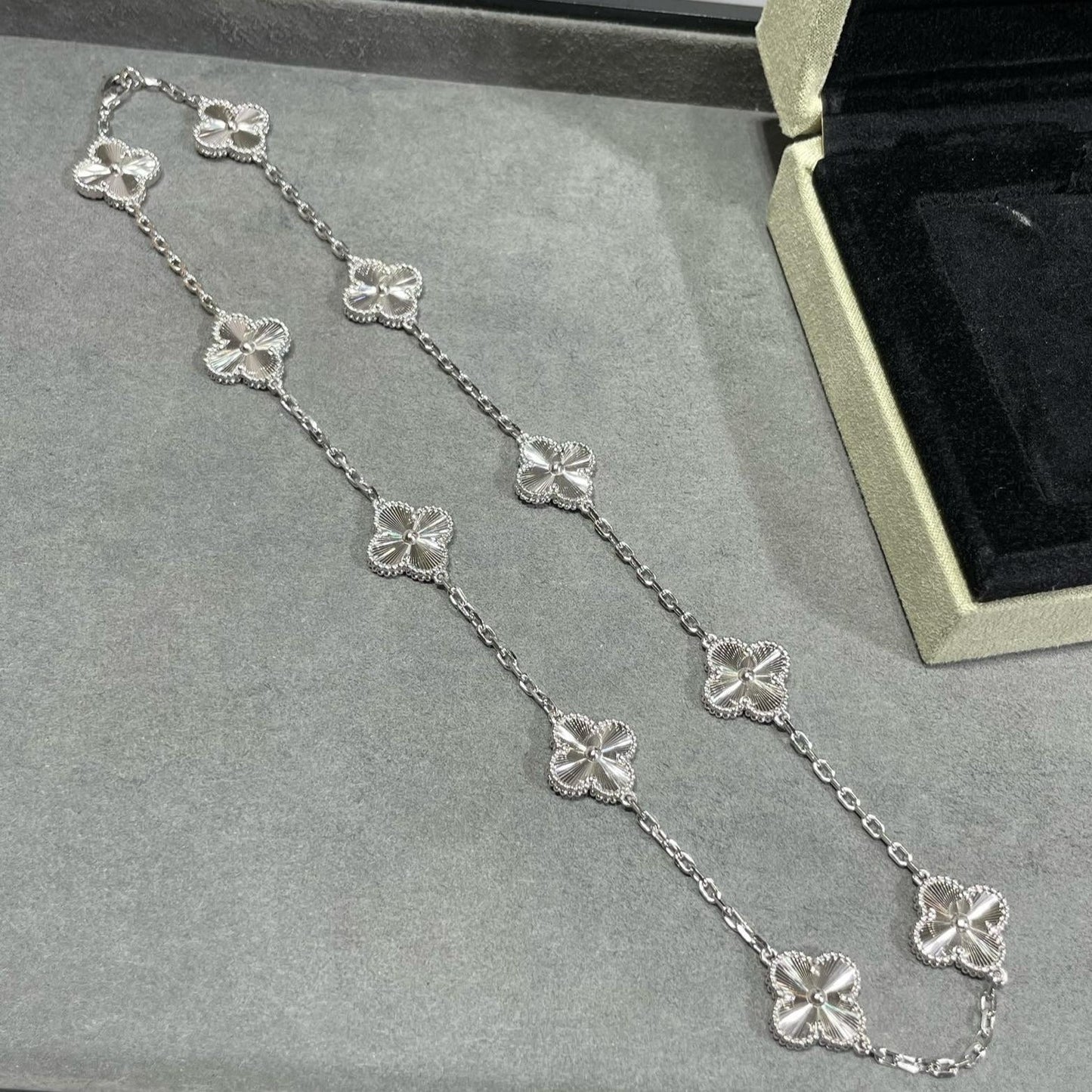 CLOVER NECKLACE 10 MOTIFS SILVER