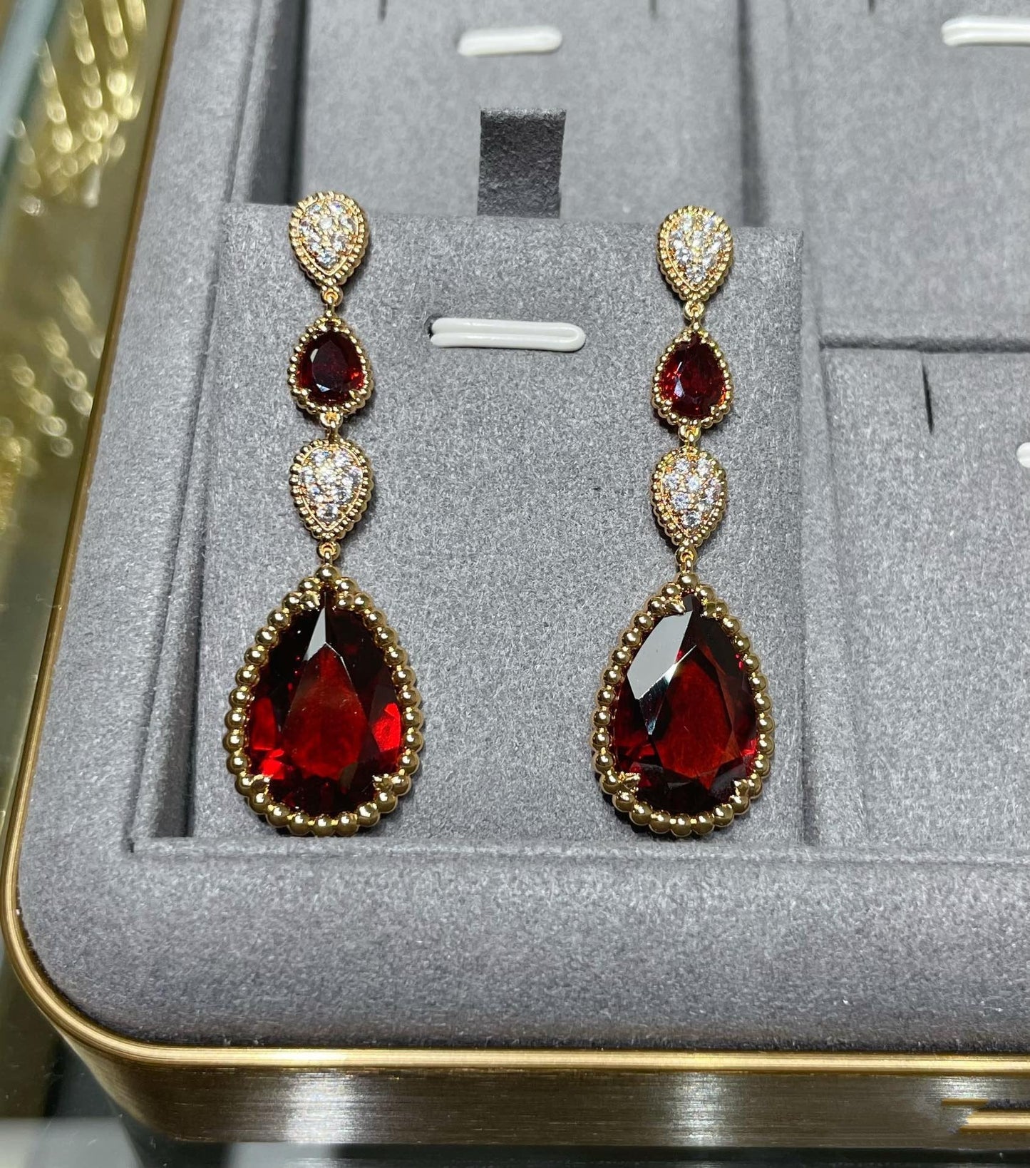 BOHEME 4 MOTIF CARNELIAN DROP GOLD EARRINGS