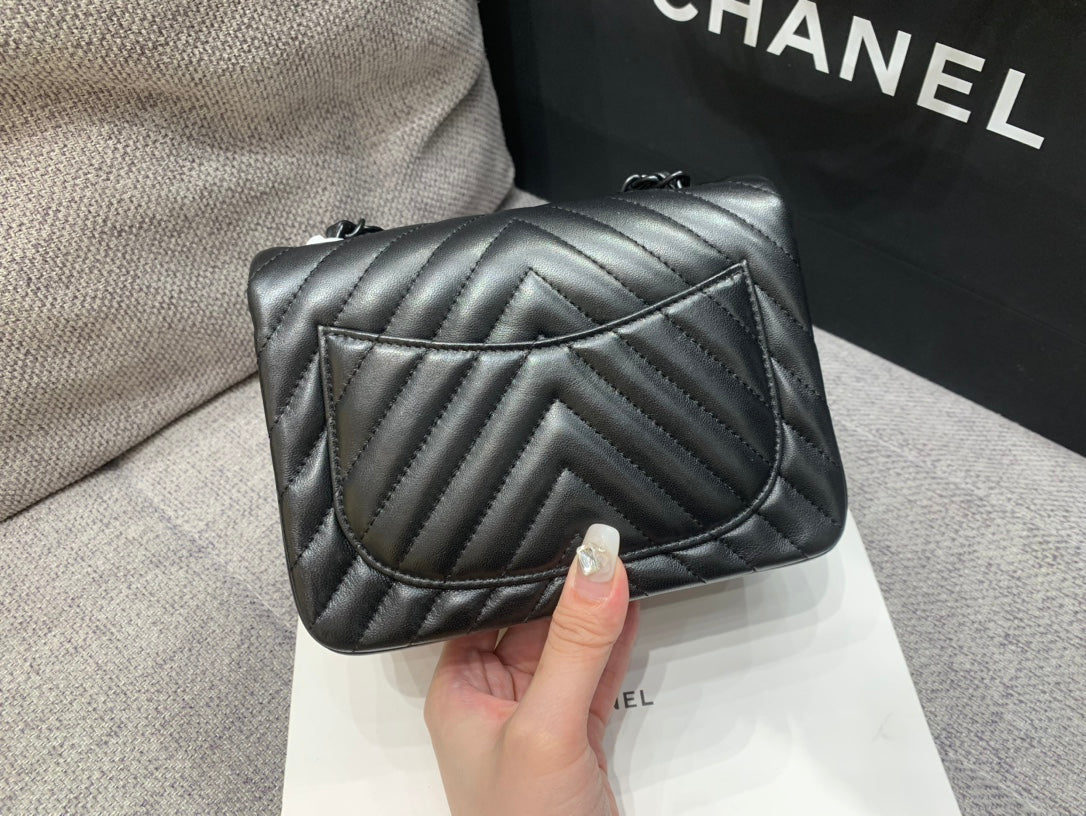 MINI SQUARE FLAP BAG 17CM BLACK LAMBSKIN CHEVRON BLACK HARDWARE