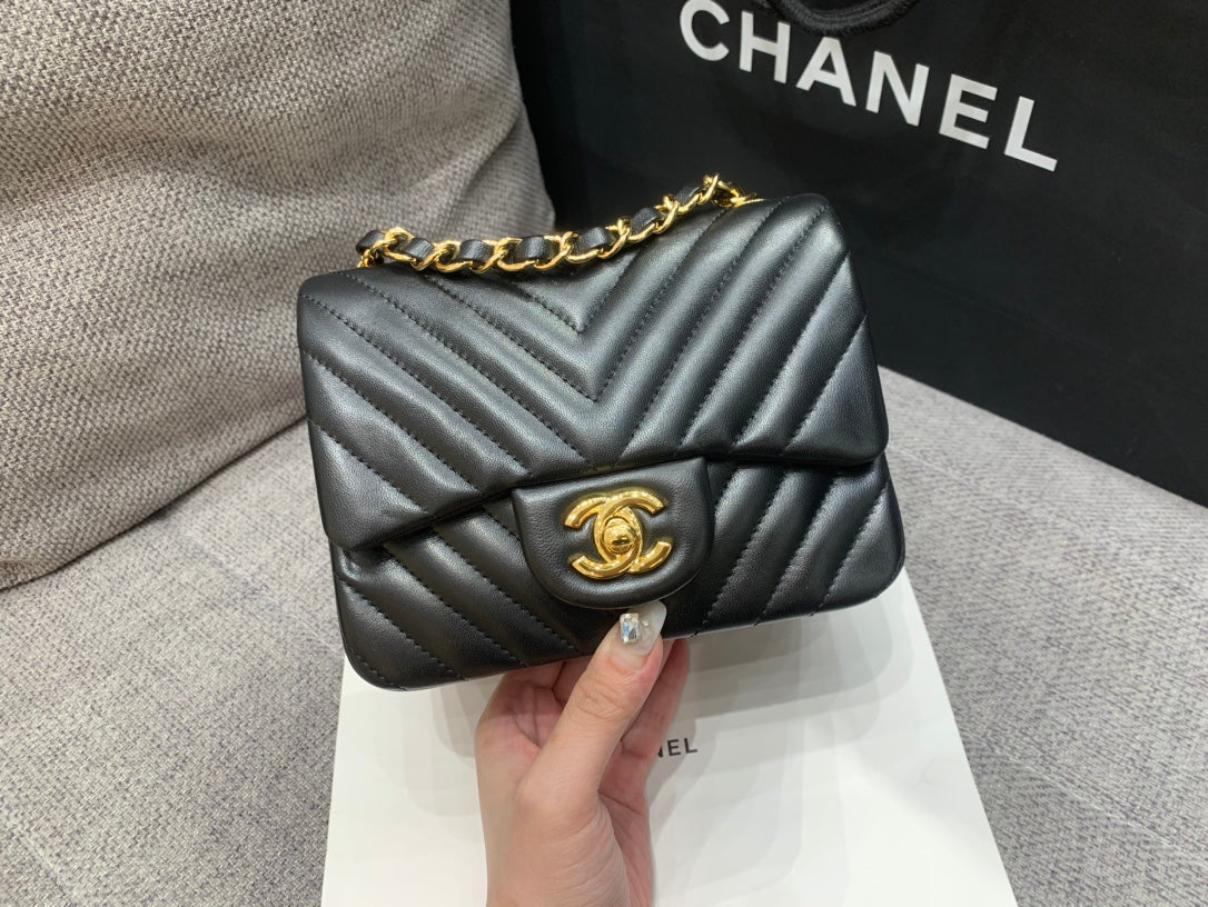 MINI SQUARE FLAP BAG 17CM BLACK LAMBSKIN CHEVRON GOLD HARDWARE