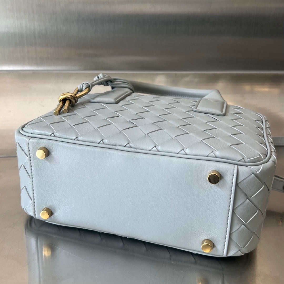 BV GETAWAY SMALL 23CM GREY LAMBSKIN