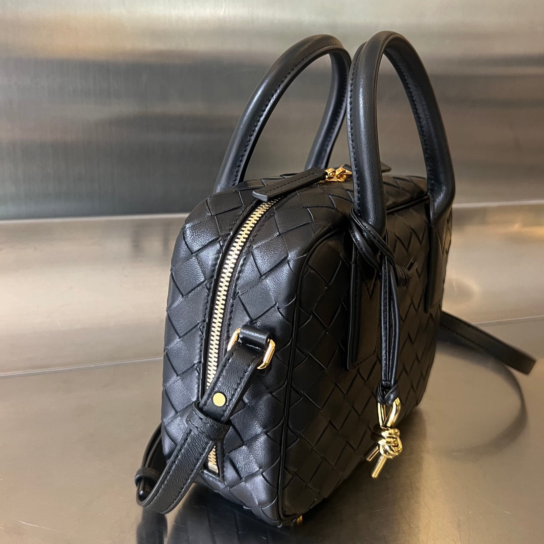 BV GETAWAY SMALL 23CM BLACK LAMBSKIN