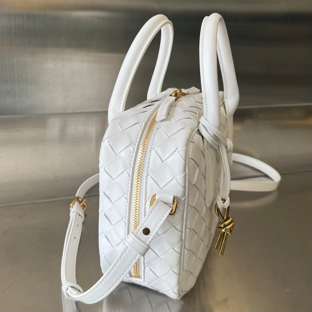 BV GETAWAY SMALL 23CM WHITE LAMBSKIN