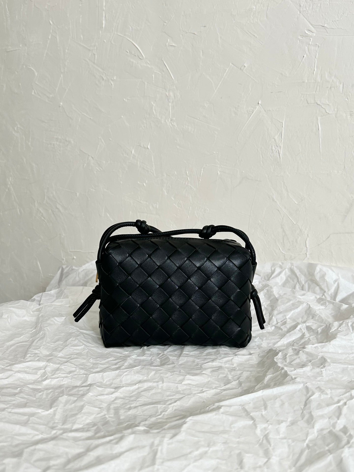 BV LOOP MINI 17CM BLACK CALFSKIN