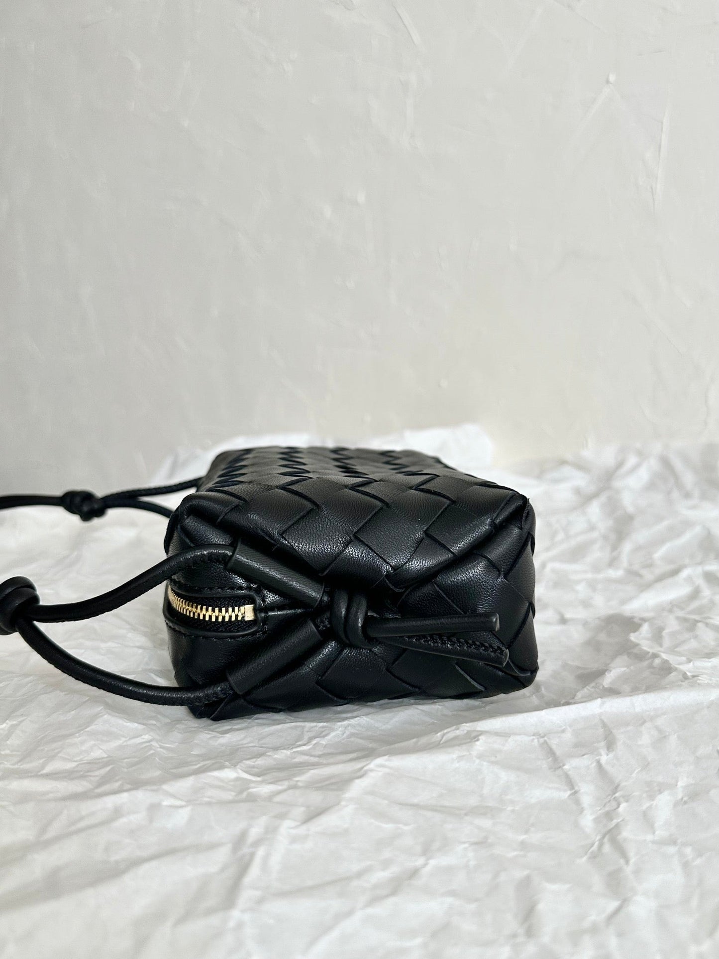 BV LOOP MINI 17CM BLACK CALFSKIN