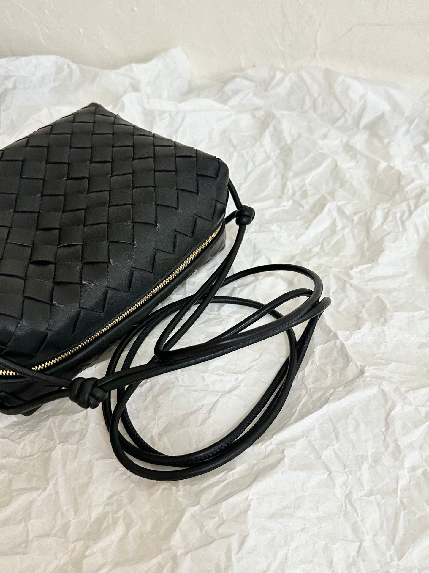 BV LOOP SMALL 23CM BLACK CALFSKIN