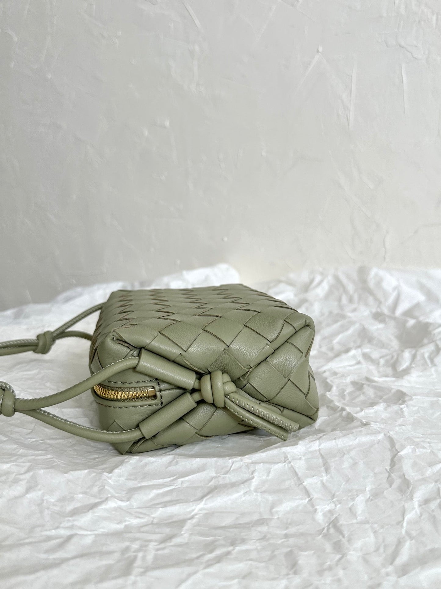 BV LOOP MINI 17CM KHAKI CALFSKIN